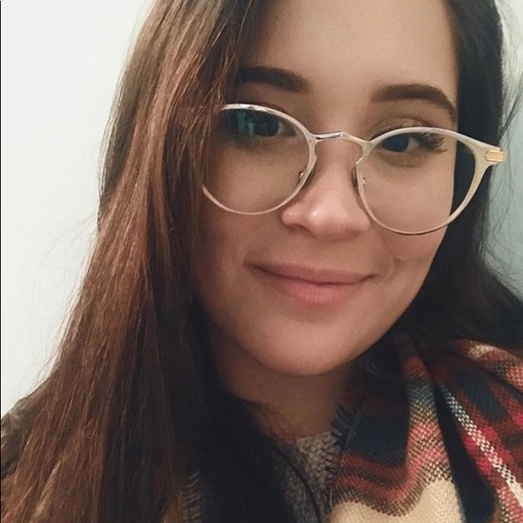 Meet your Posher, Amanda - Picture 1 of 1